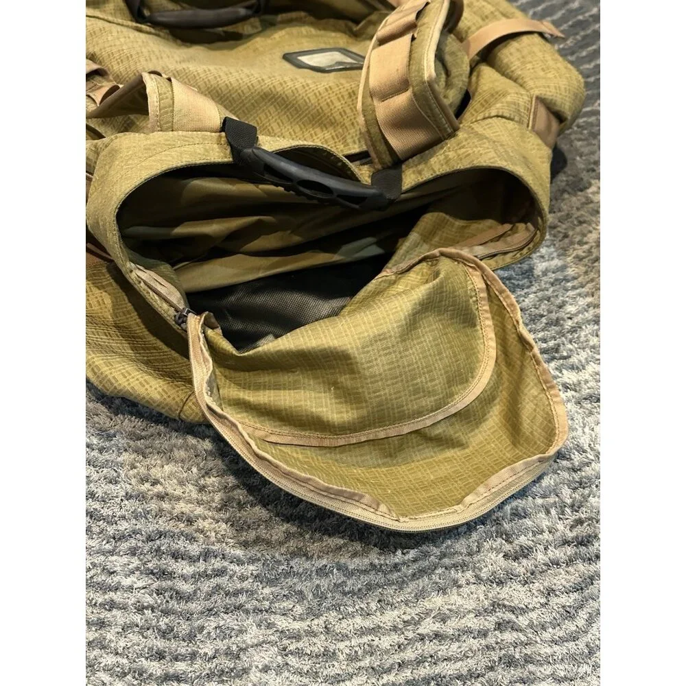 SPECIALTY DEFENSE SYSTEMS Liberty Tactical Duffel Coyote Brown